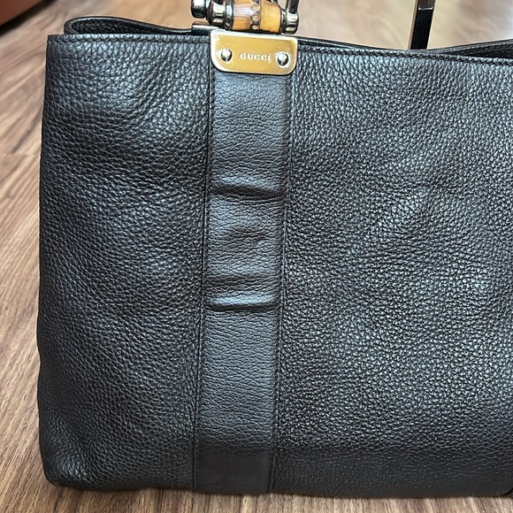 A143 - 💯 % authentic Gucci shoulder bag - Picture 7 of 16
